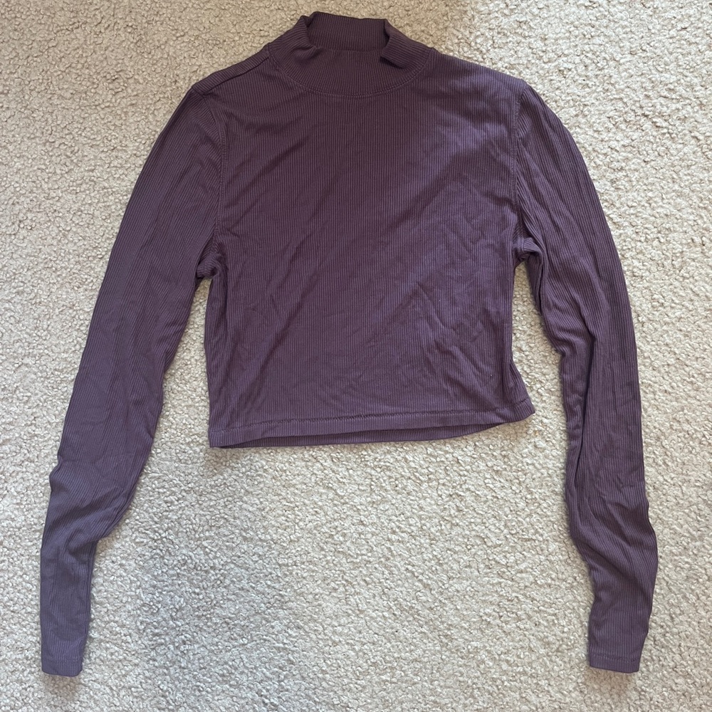 Aeropostale Women’s Cropped Mock Neck size M, plum